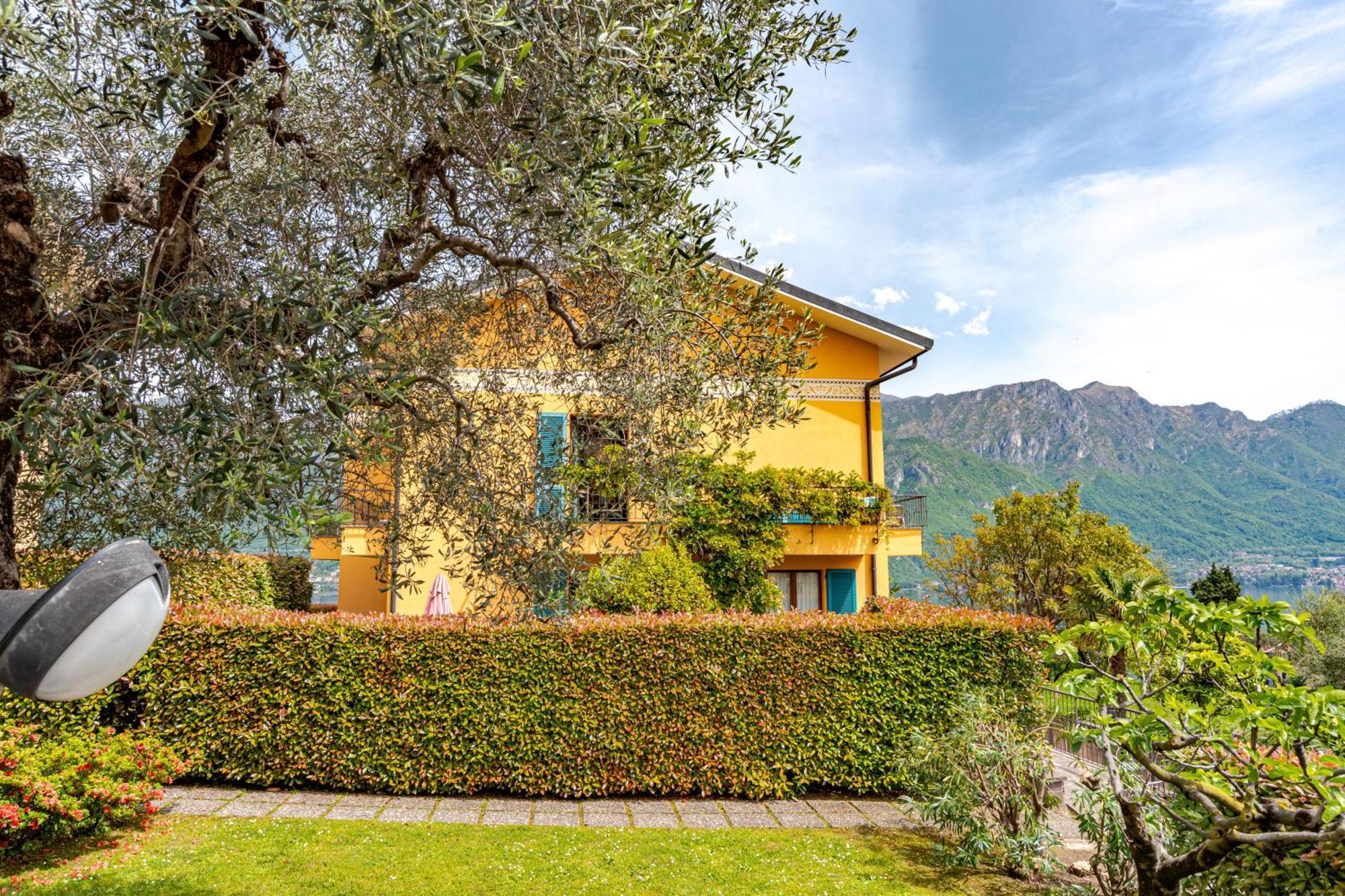 Pearl Of The Lake Apartment, Bellagio, Breathtaking Views And Good Vibes Bagian luar foto